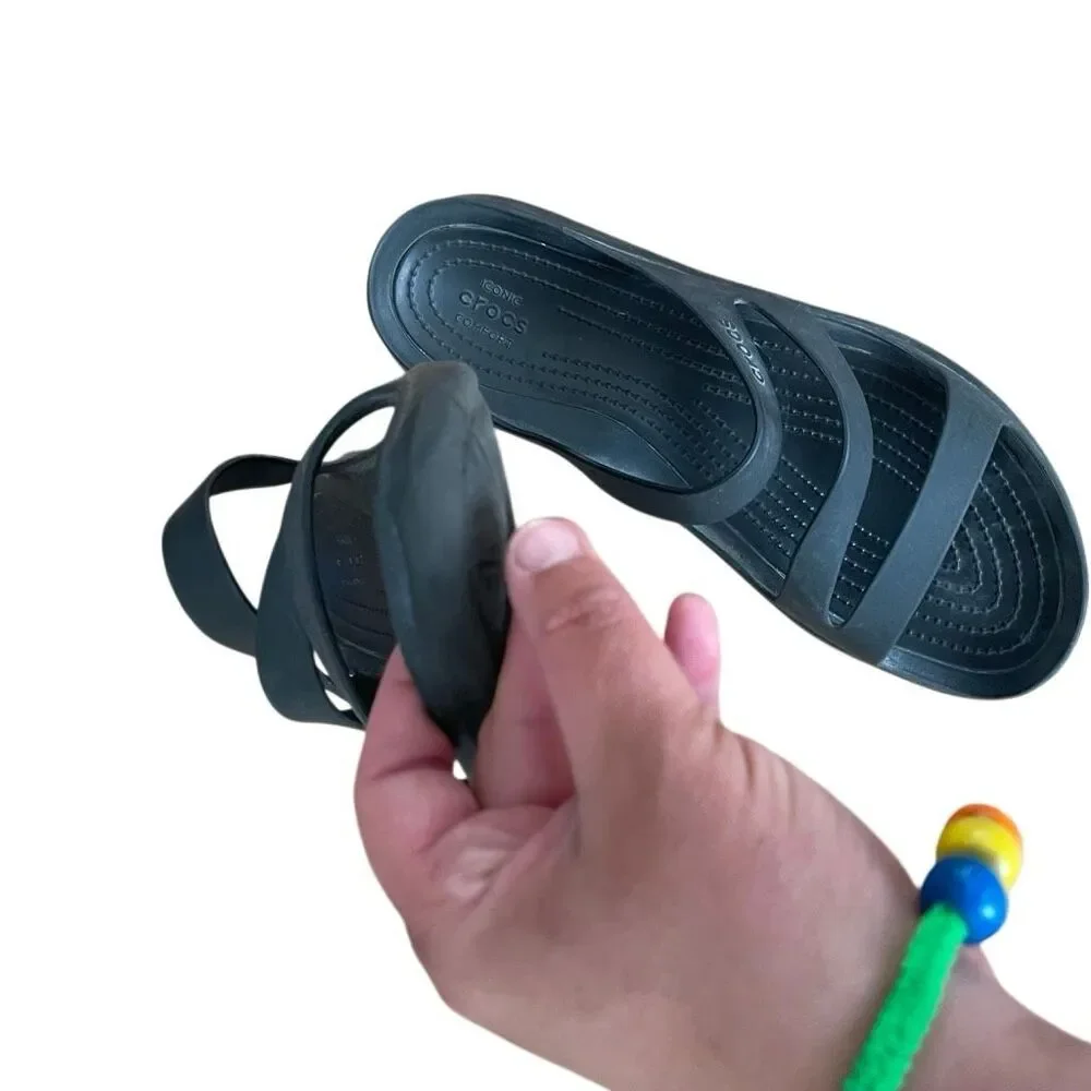Crocs swift water strappy sandals waterproof men’s 8 woman’s 10 black summer bea